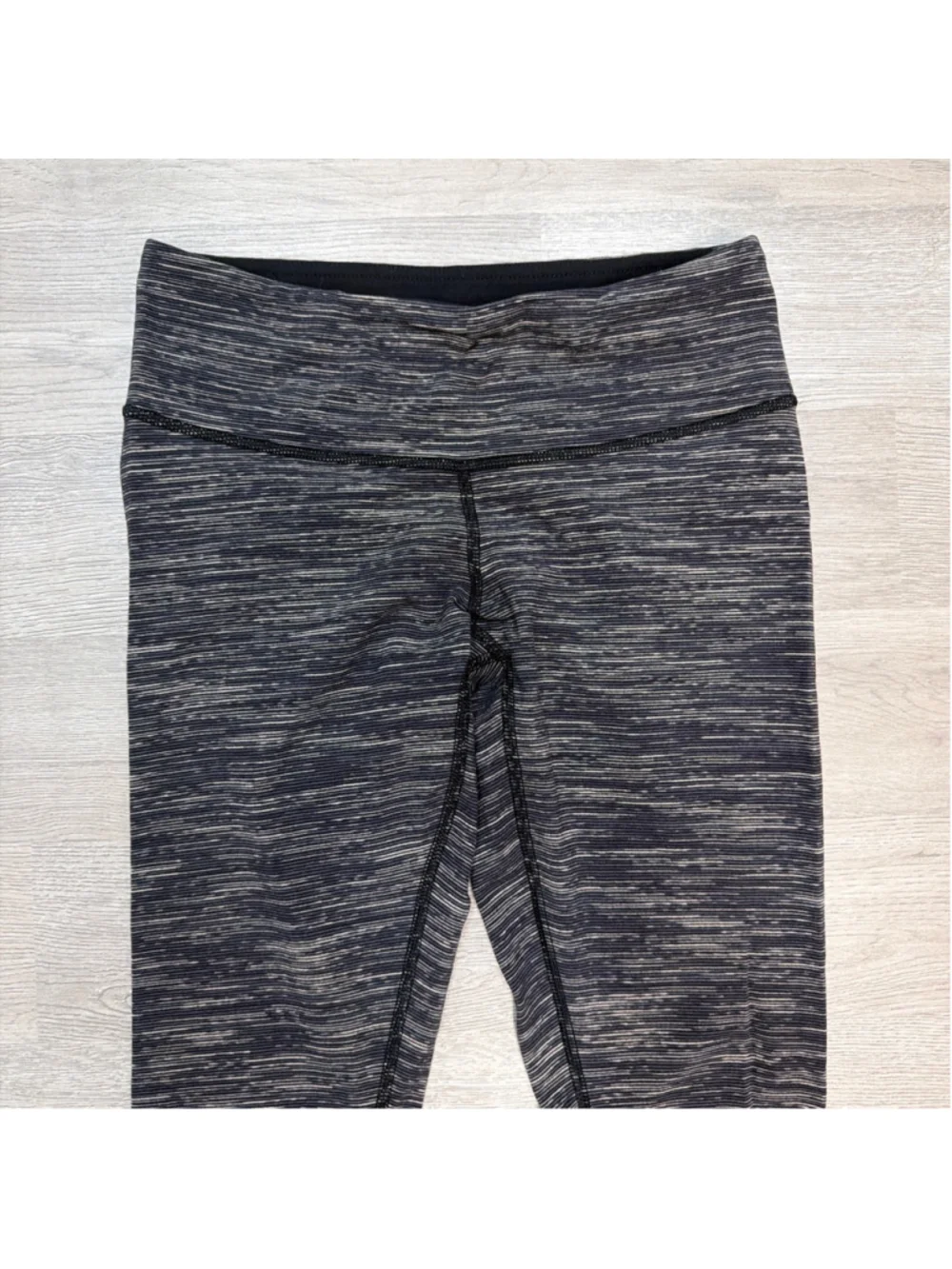 Lululemon Wunder Under Leggings Sz 4 in Wee are From Space Cashew Black!